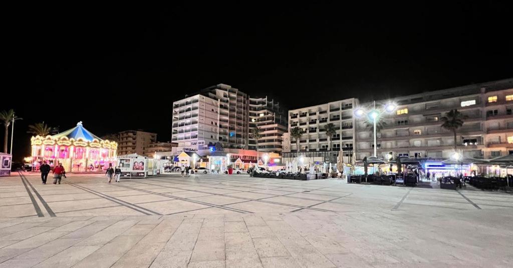 Appartement Vue Mer Parking Prive Place Med Canet-en-Roussillon Bagian luar foto