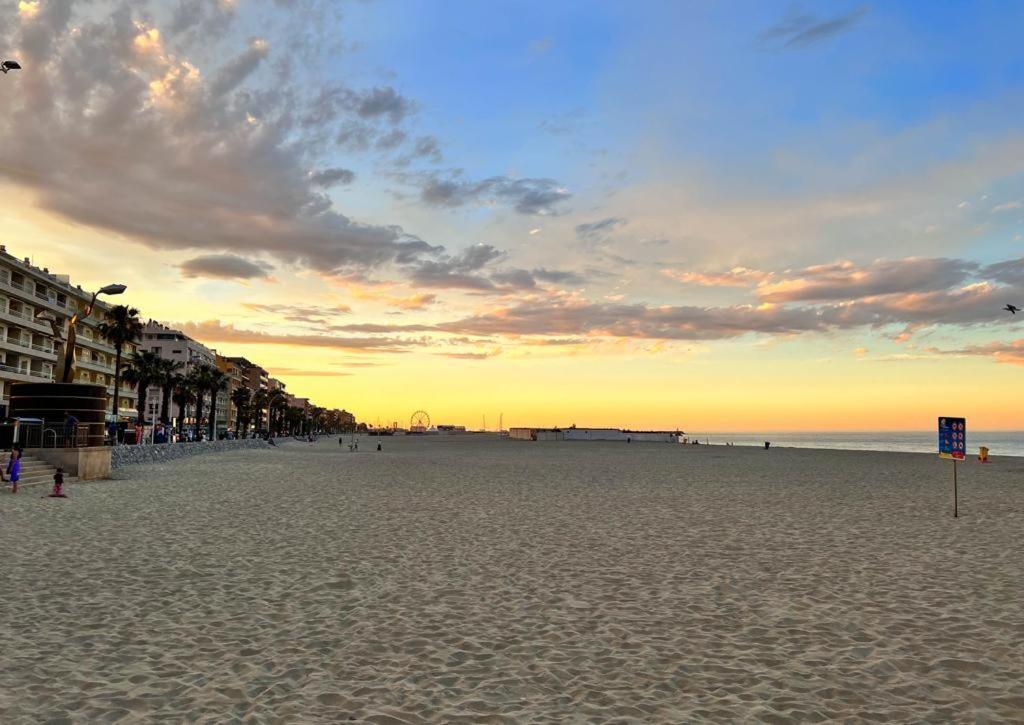Appartement Vue Mer Parking Prive Place Med Canet-en-Roussillon Bagian luar foto